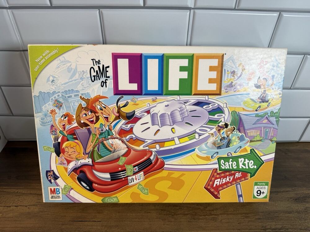 The Game of Life Board Game Milton Bradley 2007 Complete with Game Pieces